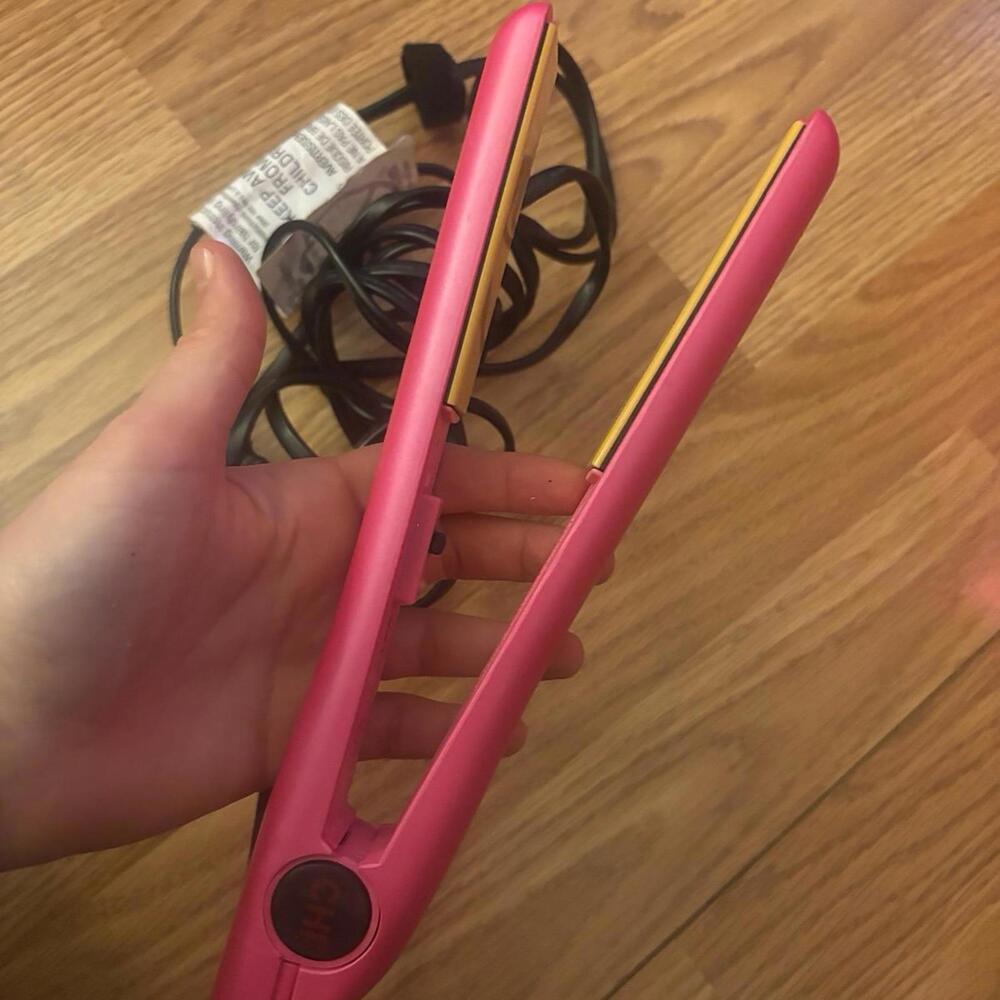 CHI Flat Iron Straightener - Picture 4 of 5